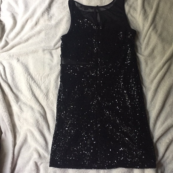 black evening dress - Picture 3 of 7